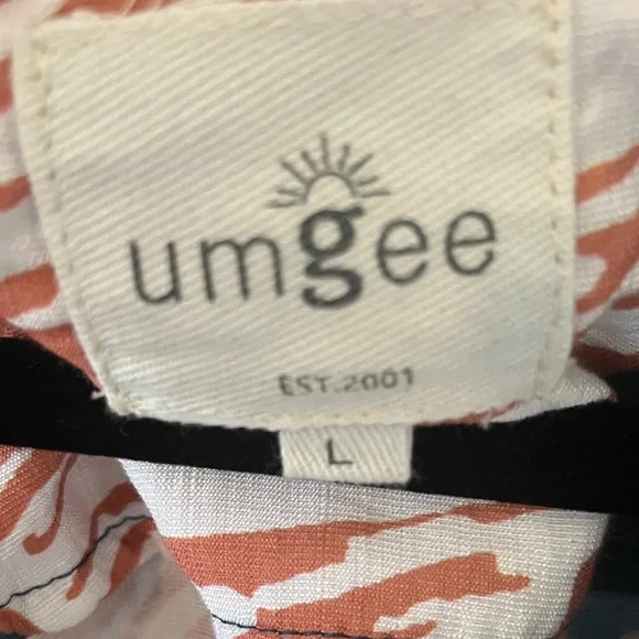 Umgee Coral and White Patterned Top - Picture 2 of 4